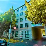 Neuwertige Wohnung In Top Lage Incl. Parkplatz