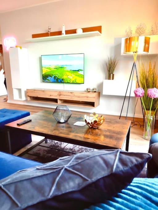 Apartment Neuwertige In Lage Incl. Parkplatz